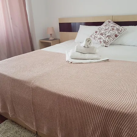 Apartment Divan *