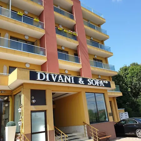 Divan Apartment *
