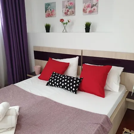 Divan Apartment *